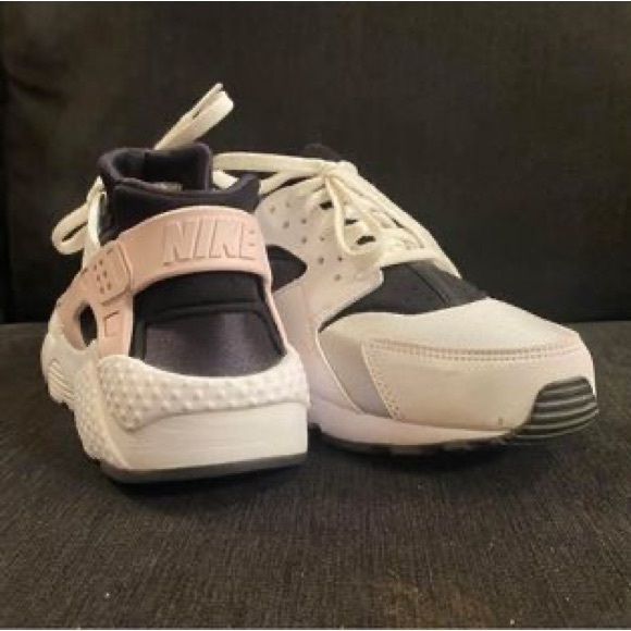 Nike Huarache shoes, Youth size 5.5 - Picture 2 of 4